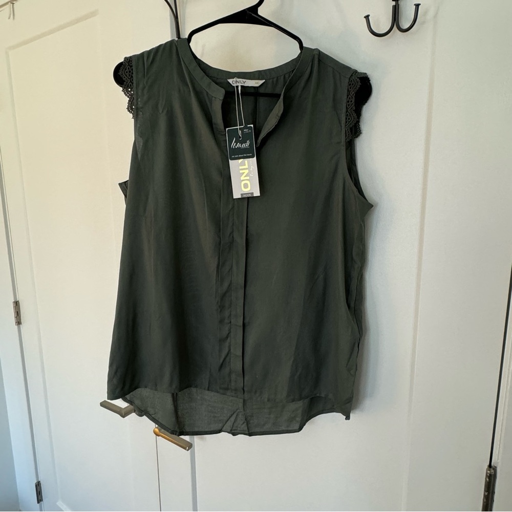 NWT ONLY drop tail sleeveless blouse green gray 40 medium with lace